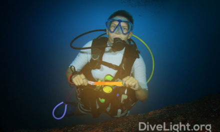 The Two Types of Dive Glow Sticks You Should Know About